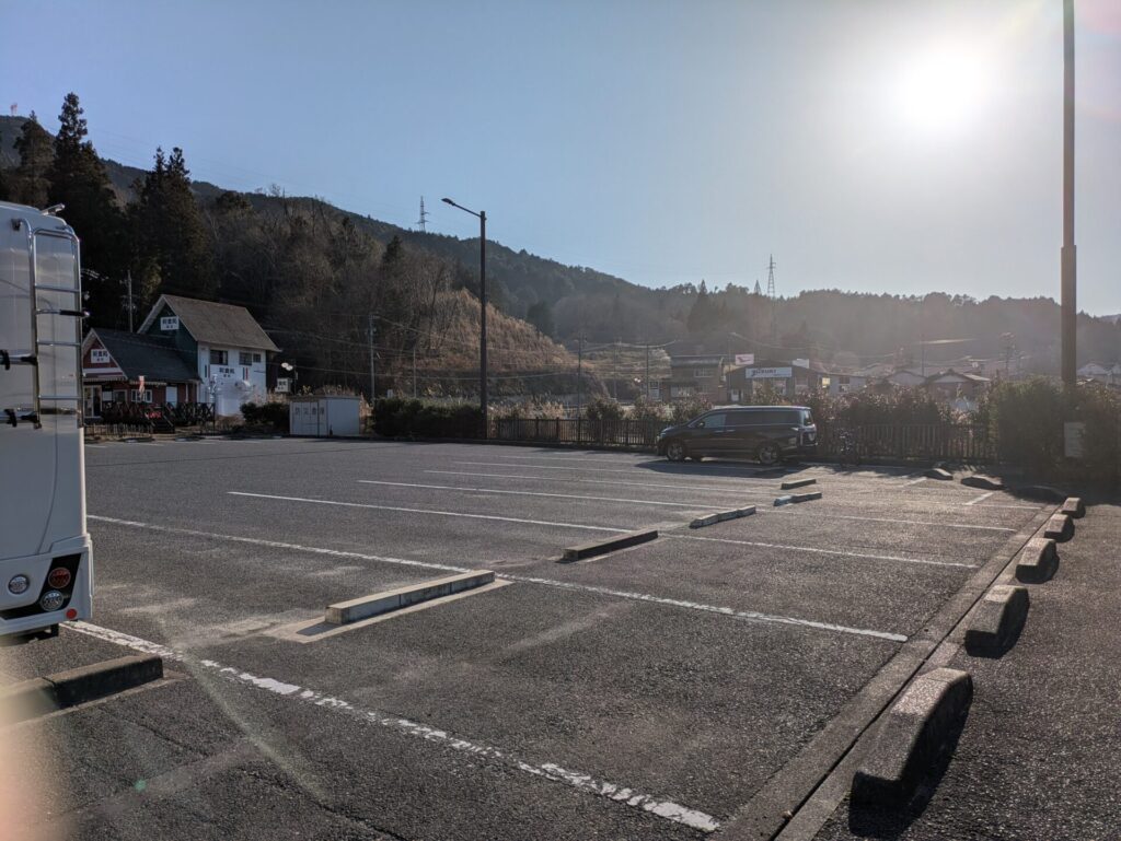 キャンピングカーで快適に停められる大型車駐車場
